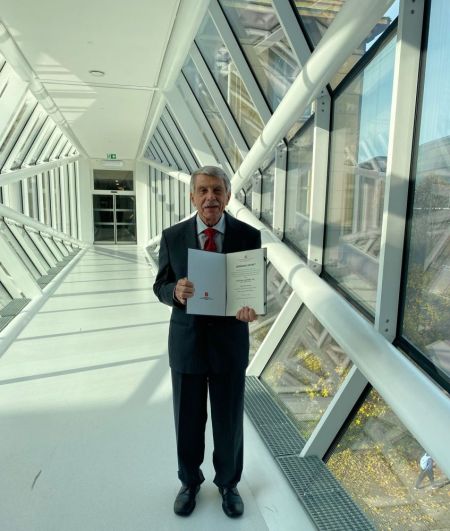 Roda Prof Emeritus_crop